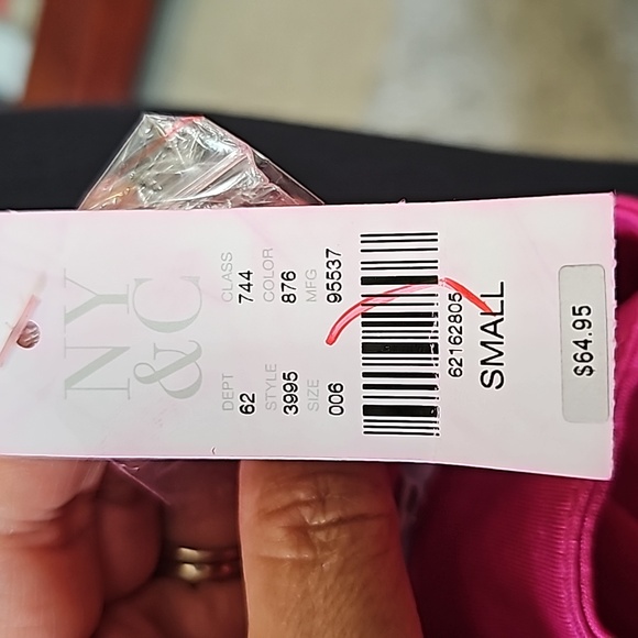 NY & Company - Picture 5 of 5